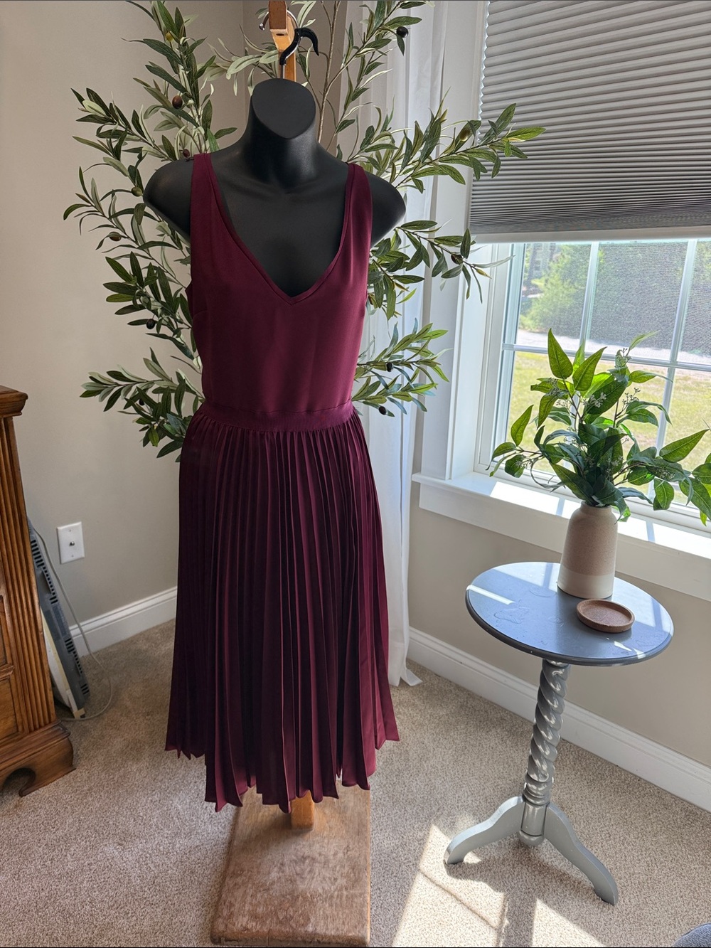Bananas Republic Burgundy Pleated Midi Dress Size 6